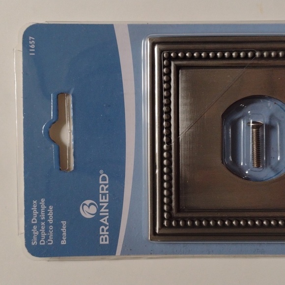 NEW Brainerd Set of 4 Silver Metal Socket Outlets - Picture 5 of 7